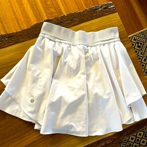 Lululemon Women’s White Tennis Skirt - Size 4